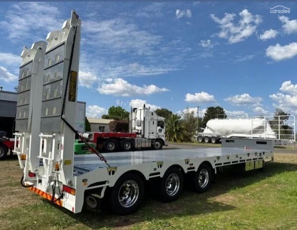 2025 BULLET Road King Drop Deck Tri-Axle image