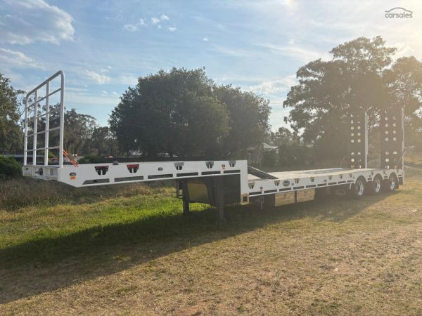 2025 BULLET Road King Drop Deck Tri-Axle image