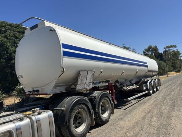 2012 MARSHALL LETHLEAN TRIAXLE ALUMINIUM FUEL TANKER image