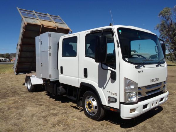 2017 ISUZU NPR65-190 Dump Truck image