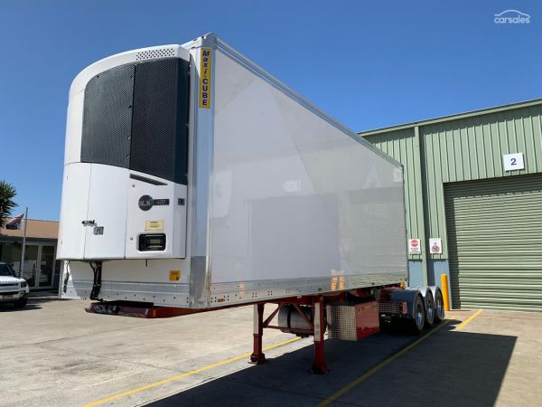 2019 Maxitrans ST3 Lead A Roll Back 12 Pallet Reefer image