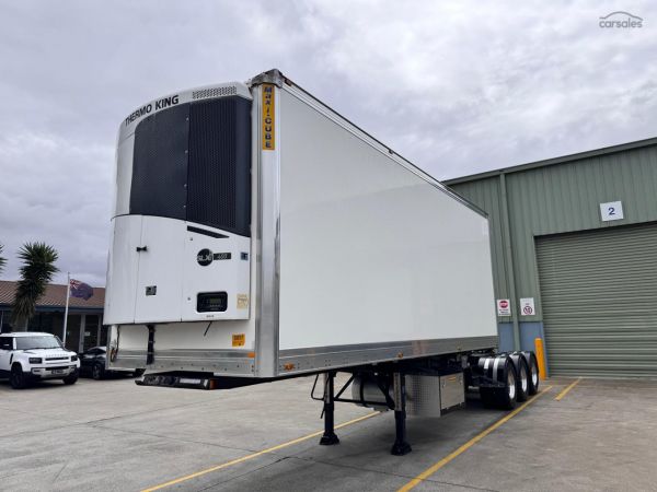 2019 Maxitrans ST3 Lead A Roll Back Reefer 12 Pallet image