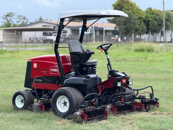 2018 Toro Reelmaster 5010-H Golf Fairway mower CrossTrax AWD Hybrid image