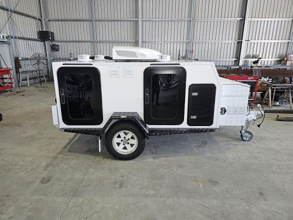 2025 McNeill 4 Dog Deluxe image