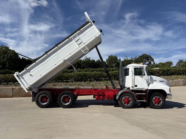 2004 Mack METRO-LINER Tipper image