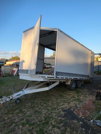 2015 CUSTOM BUILT Enclosed Trailer image