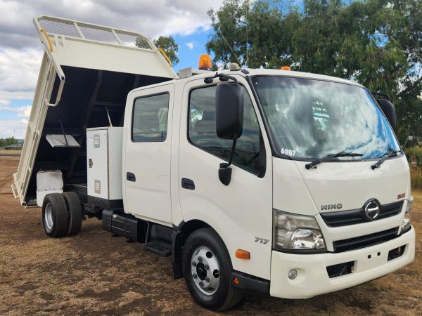 2013 HINO 300 717 Dump Truck image