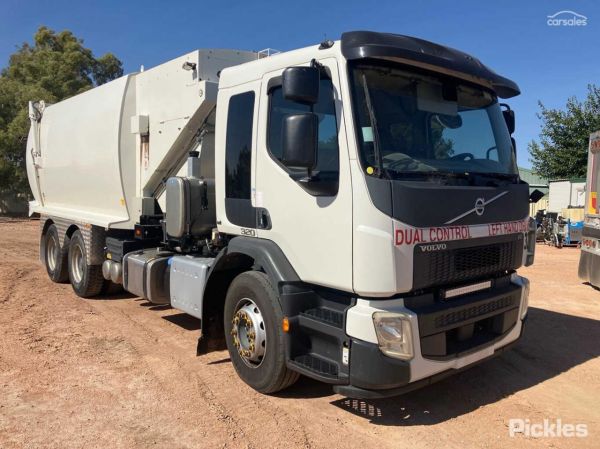 2019 Volvo FE320 Garbage Compactor Side Loading image