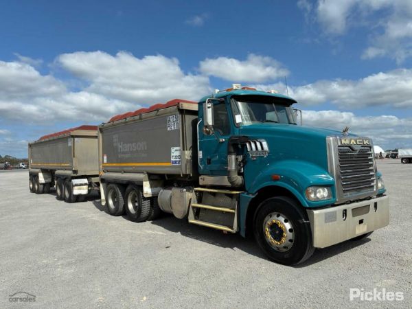 2016 Mack CMHR Trident image