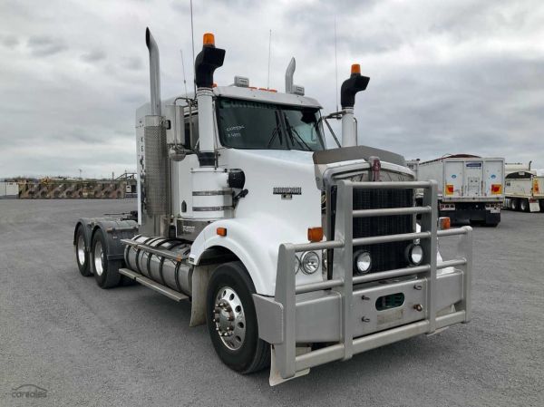 2010 Kenworth T408SAR image