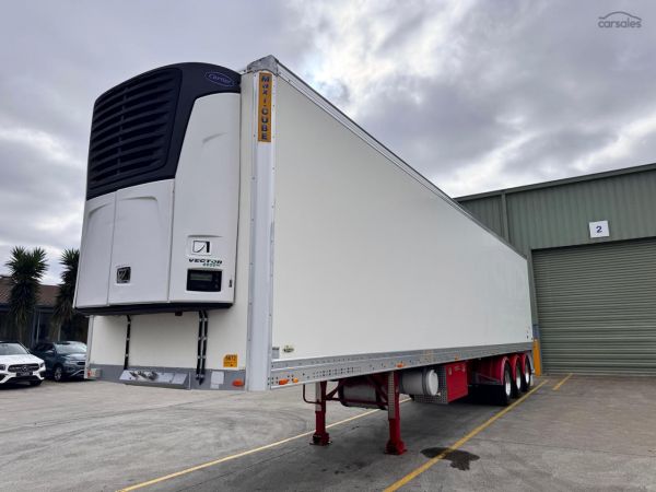 2011 Maxitrans ST3 22 Pallet Reefer Rear Evaps RT Double Stacker image