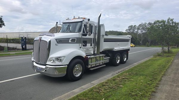 2011 Kenworth T600 Series image