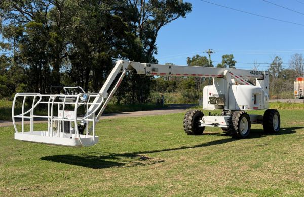 2015 Haulotte HA260PX Boom Lift image
