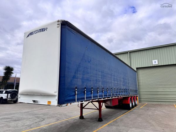 2000 Raymond Scott ST3 Tri Axle 22 Pallet SD Curtain Sider