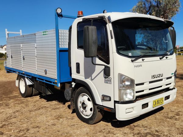 2013 ISUZU NQR450 Service Vehicle image