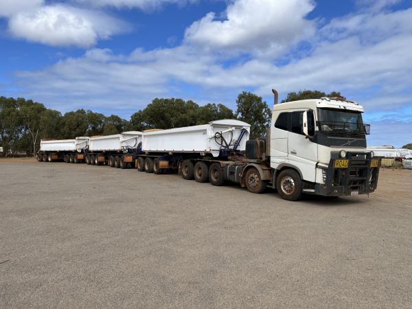 2014 Howard Porter Side Tipper image