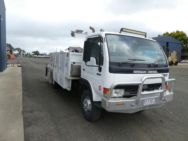 2002 NISSAN  UD MK 150 image