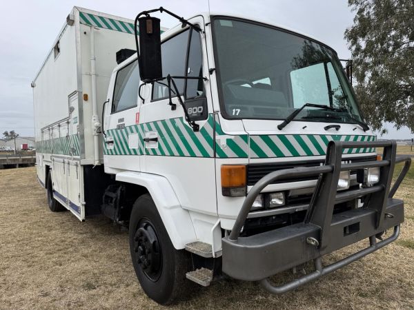 1990 ISUZU FTR800 Service Vehicle image