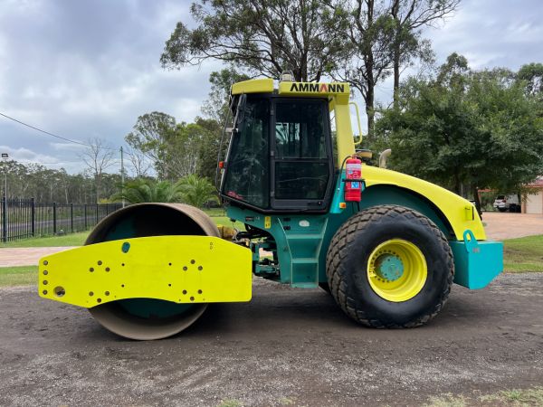 2009 Ammann ASC110 Vibrating Roller image