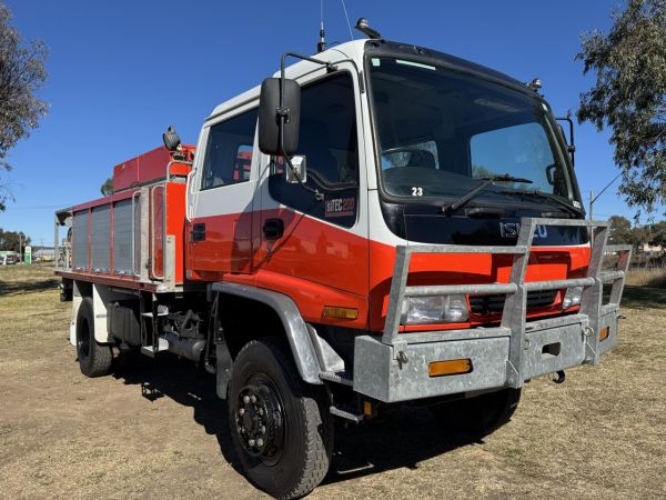 2000 ISUZU FTS750 Fire Truck image