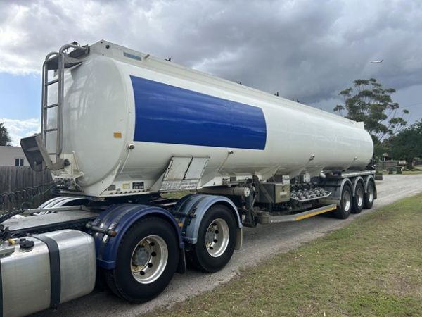 2006 TIEMAN TRIAXLE FUEL TANKER WITH PUMPING GEAR image