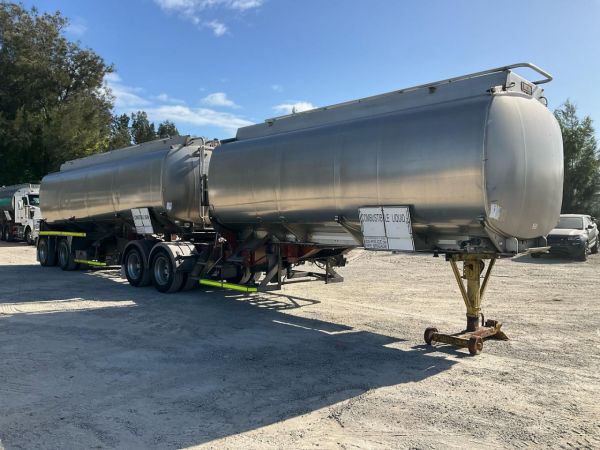 2011 Heil Heil Tandem image