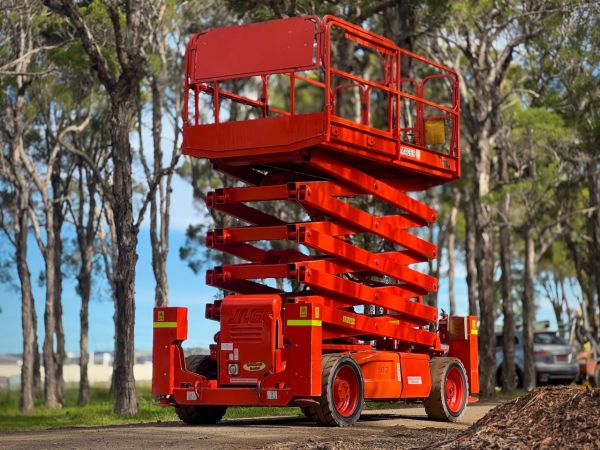 2018 JLG M4069 Scissor Lift image