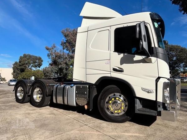 2022 VOLVO FM450 image