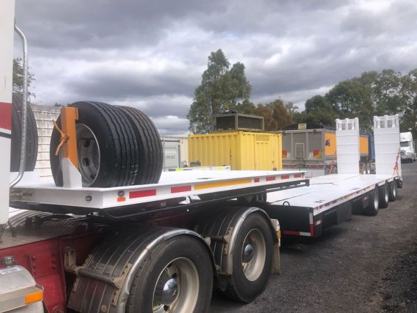 2009 W.A. BOS FULL AXLE WIDENER TRI LOW LOADER FLOAT image