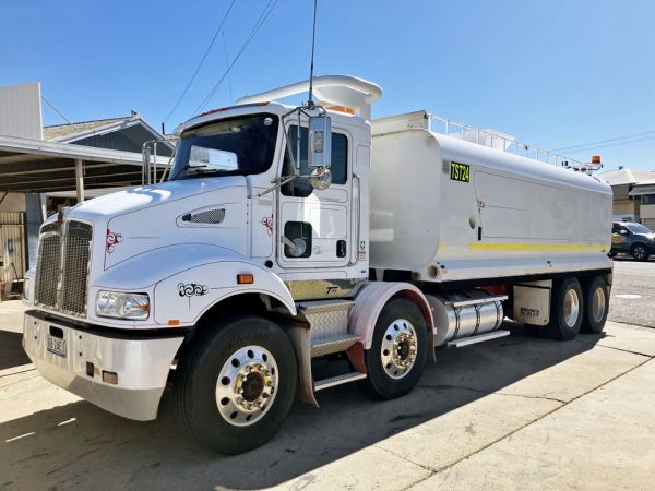 2013 KENWORTH T359 8x4 image