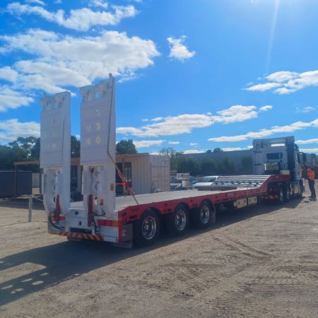 2025 Freightmore DROP DECK 45FT with Bifold Ramps image