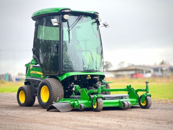 2021 John Deere 1585 Front Deck Terrain cut image