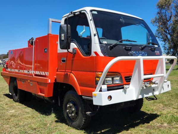 1999 ISUZU NPS300 Fire Truck image