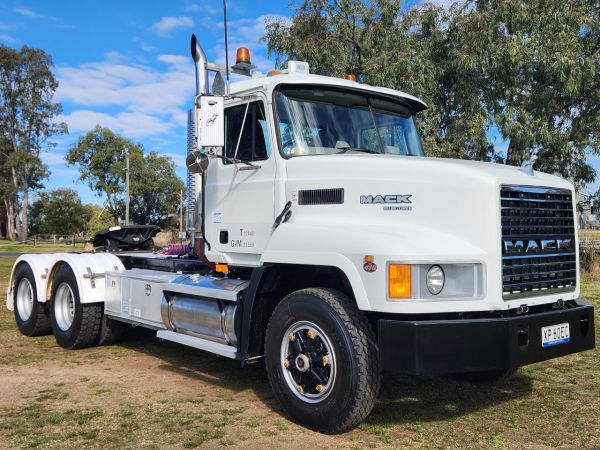 2003 MACK CH688R Prime Mover image