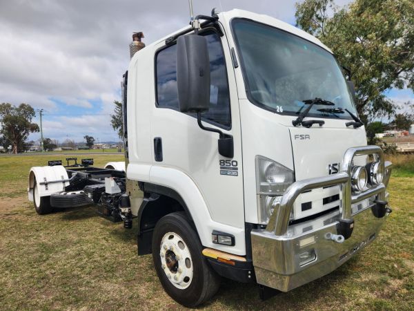 2013 ISUZU FSR850 Cab Chassis image