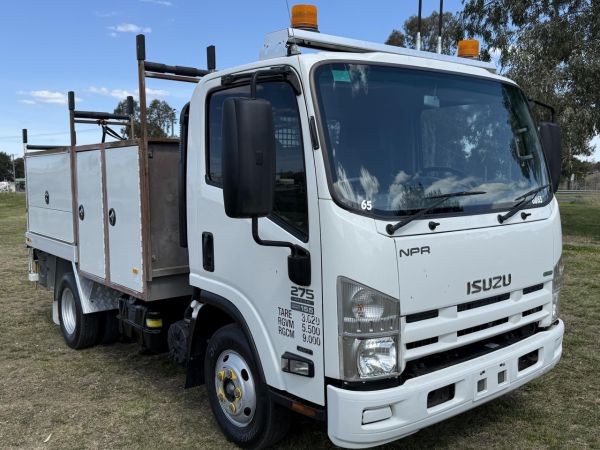 2014 ISUZU NPR275 Service Vehicle image