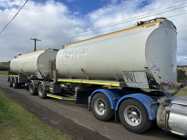 2007 TIEMAN 19 METRE ALUMINIUM FUEL TANKER WITH PUMPING GEAR image