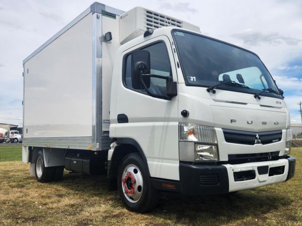 2020 MITSUBISHI FUSO CANTER 515 Refrigerated image