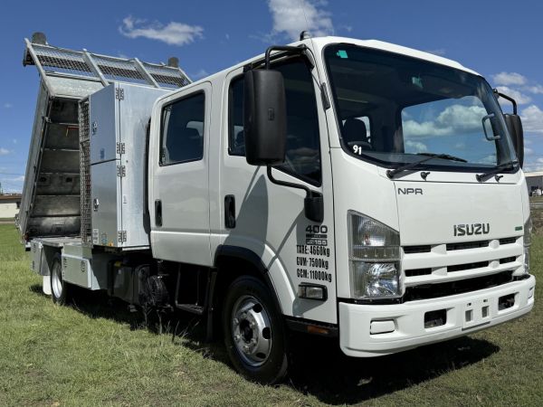 2014 ISUZU NPR400 Dump Truck image