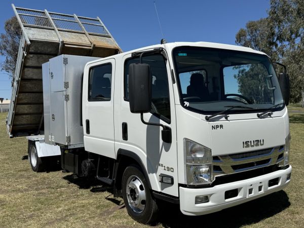 2017 ISUZU NPR65-190 Dump Truck image