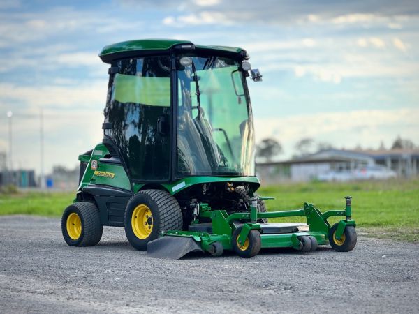 2021 John Deere 1585 Front Deck Terrain cut image