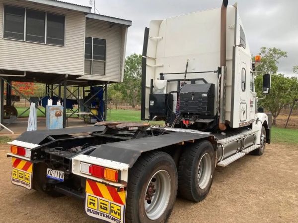 2015 CORONADO FREIGHTLINER  PRIME MOVER image