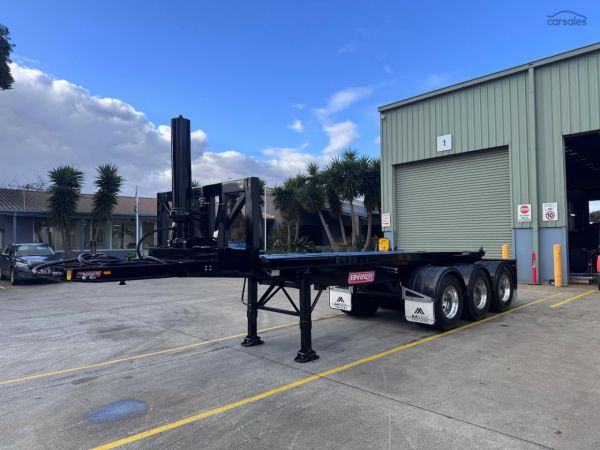 2013 Barker ST3 20'Roll Back Tipping Skel image