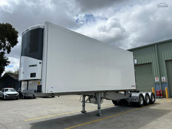 2015 Schmitz ST3 Lead A 12 Pallet Freezer Double Stacker image