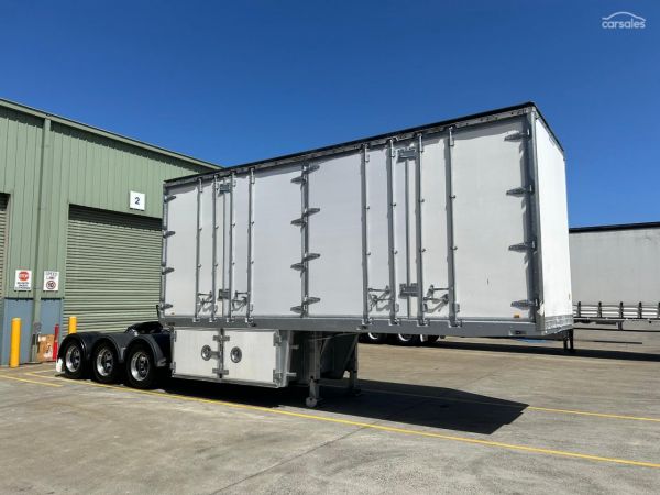 2006 Lusty ST3 12 Pallet Dry Freight Van 4.3m image