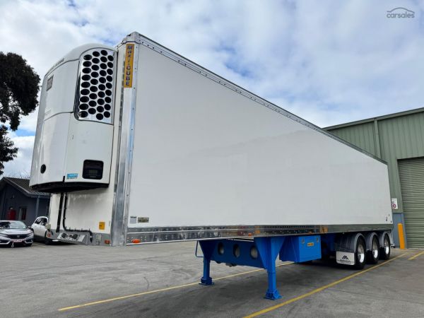 2011 Maxitrans ST3 22 Pallet -28 Freezer Meat Hanger image