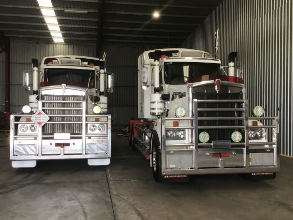 2017 Kenworth T909 PRIME MOVER Prime Mover image