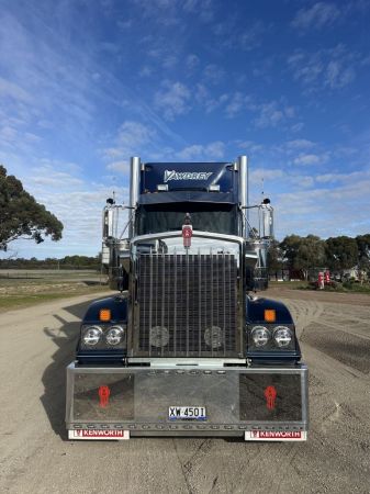 2024 Kenworth T909 Prime Mover image