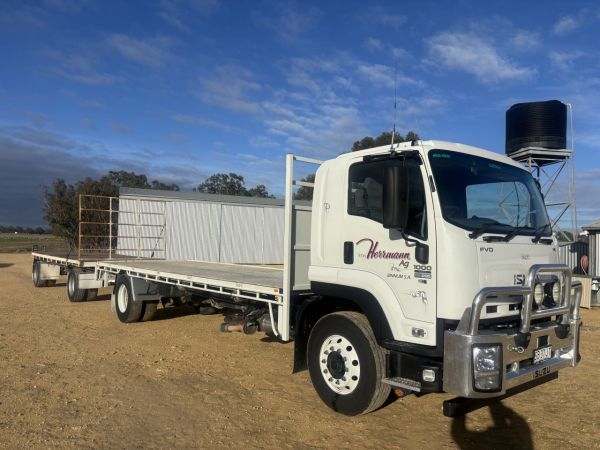 2014 Isuzu FVD 1000 LONG Tray Top image