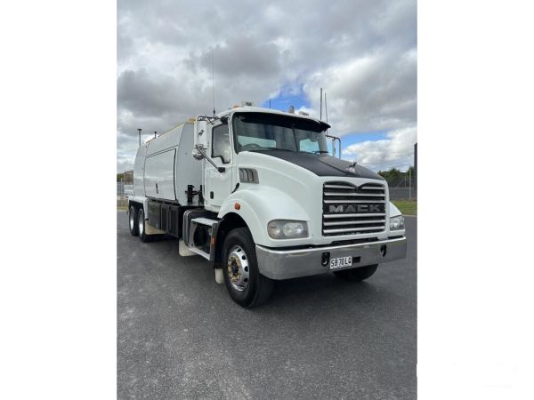 2010 Mack CSMR Field Service Tanker * 5523 Hours * image